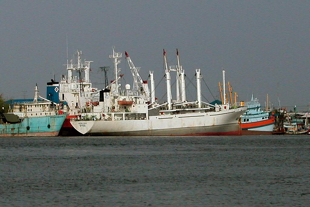 Freight ships in Samut Sakhon