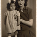 Merih K. mit Mutter / 1949