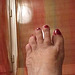 Lilette la Pipelette / Son pied ! Lilette's foot !  Cadeau podoérotique / Podoerotic gift.