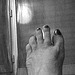 Lilette la Pipelette / Son pied ! Lilette's foot !  Cadeau podoérotique / Podoerotic gift -B & W / N & B