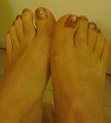 Pieds nus et ongles peints / Bare feet and painted nails - Mon amie / My friend Christiane.