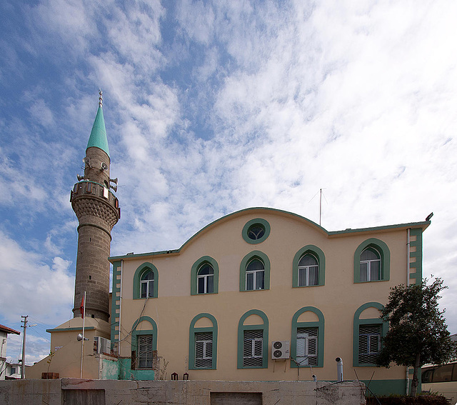 20110227 9865RWfw Dorf Moschee