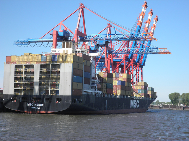 Containerschiff   MSC  KERRY