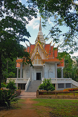 Wat Tham Pha Pu or Tham Phiang Din