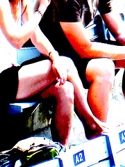 A3  sexy hatter's crossed legs and feet / La Dame à la casquette aux jambes et pieds sexy / Tennis Rogers - Montreal, Québec. CANADA /  July 27th 2008-  Vision photofiltrée