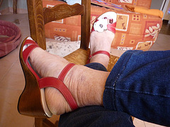 Christiane  -  Nouvelles sandales rouges à talons compensés / New red and sexy sandals. 11 mai 2011