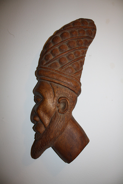 01.AfricanHeadSculpture.RND.SW.WDC.10April2011