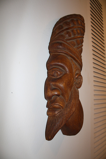 02.AfricanHeadSculpture.RND.SW.WDC.10April2011