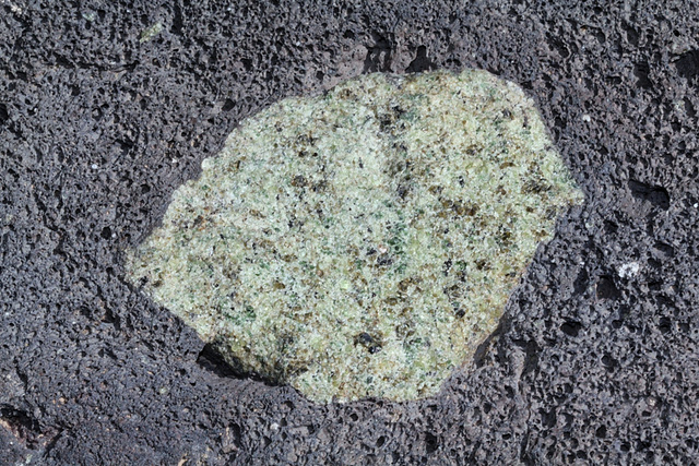 Péridotite- Olivine verte et pyroxène