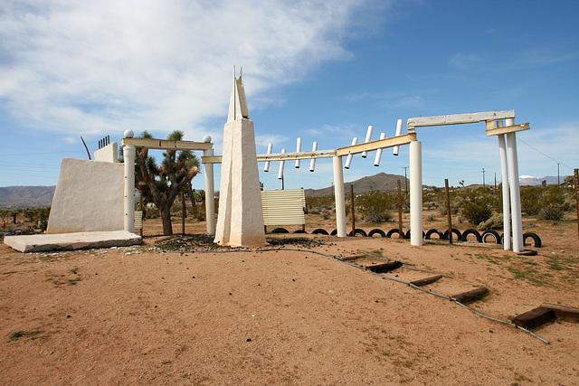 Noah Purifoy Outdoor Desert Art Museum - Earth Piece (9839)