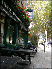The Queens Larder pub