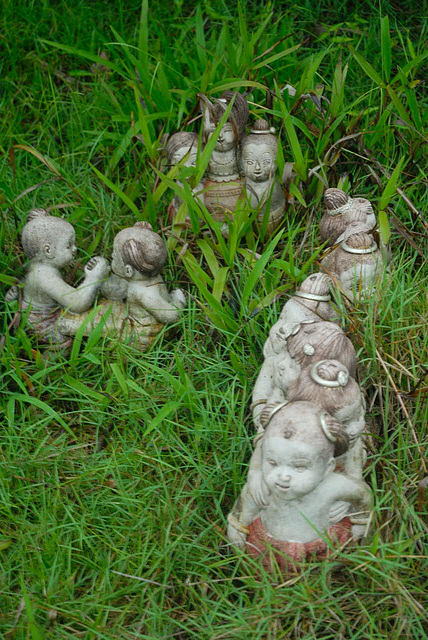 Little sculptures in the grass