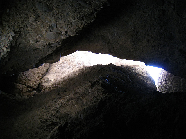 Great Outdoors Hike To The Grottos In Mecca Hills - Grotto #1 (6374)