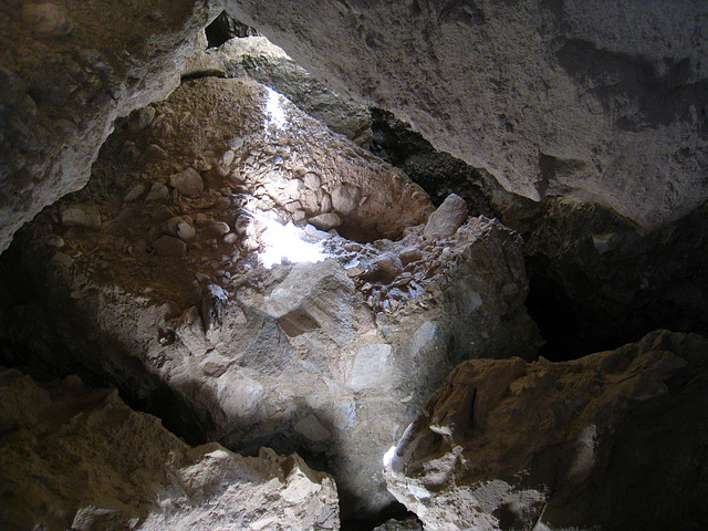 Great Outdoors Hike To The Grottos In Mecca Hills - Grotto #2 (6363)