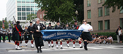16a.StepOff.EmeraldSocietyPipebandMarch.NW.WDC.14May2010