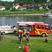 Feuerwehr Rettungsübung von Personen auf der Elbe