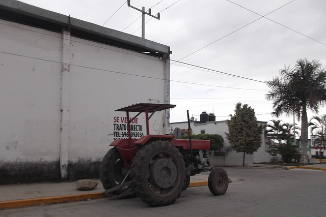 Tracteur mexicain / Mexican tractor.