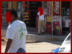 Acapulco, Mexique / 8 février 2011 - Rouge coca camouflant