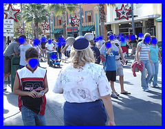 Fesses dodues et chapeau Mickey mouse - Chubby bum and Mickey mouse's ear hat- Disneyworld- Orlando, Florida - USA -  30 décembre 2006 - Bleu camouflant / Covering up blue