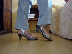 La séduisante Christiane dans ses nouvelles chaussures à talons hauts  !!  The seductive Christiane with her new high heels shoes !