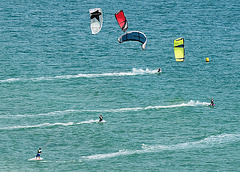 Kite surfing (a)