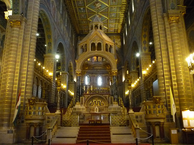 Pécs Interno de la Baziliko Sankta Petro