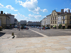 Place principale de Bazas.