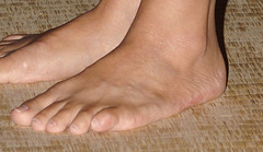 bare feet (F)