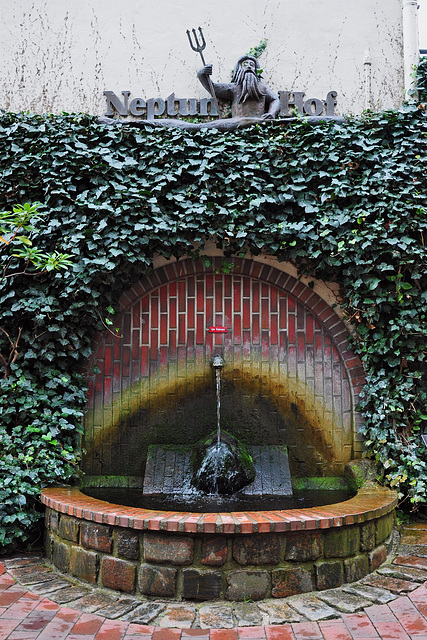 Brunnen im Neptun Hof