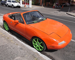 Mazda décapotable à l'allure sportive / Convertible Mazda in Panama.