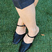 La sexy Dame Martine en talons hauts sur le vert / Sexy Lady Martine in high heels on the grass - 12 octobre 2010 / Recadrage
