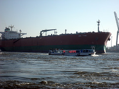 Gigant auf der Elbe - Tanker  SKS  TYNE
