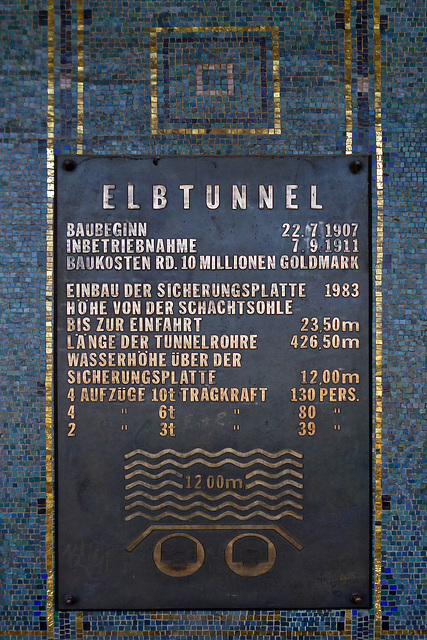 Info-Tafel  Alter Elbtunnel