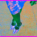 Les talons hauts de Martine sur le vert / Martine's high heels on the green / Recadrage photofiltré