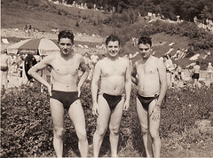 Schwimmer in Dreiecksbadehose
