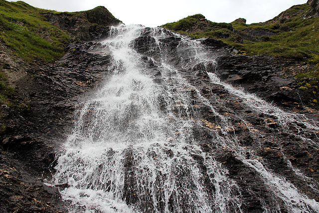 Wasserfall am Wanderweg Ramsjoch - Nasse Tuxer Alm
