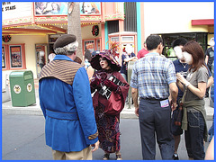 Beau chapeau ! Gorgeous hatter / Disneyworld, Orlando, USA - December 30th 2006 - Visages cachés sauf....Hidden faces except for.....