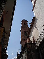 Perspective oblique et clocher / Oblicua perspectiva y el campanario / Oblique perspective and bell tower - 30 mars 2011