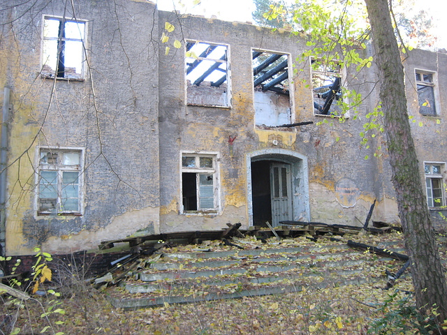 Ruinen auf dem ehemaligen Flugplatz Sperenberg