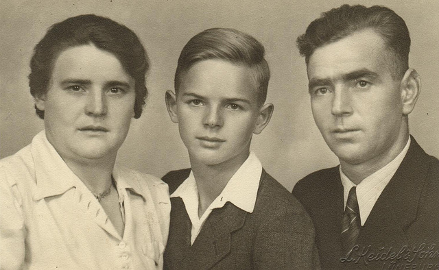 Maria meine Oma mein Vater und mein Opa rechts