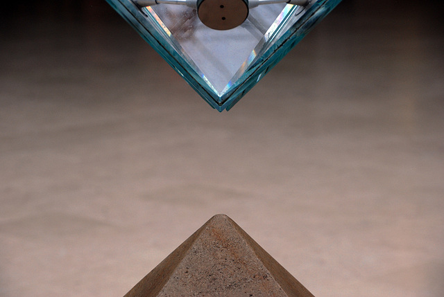La Pyramide inversée dans les entrailles du Louvre