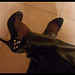 Lady 72 /  Escarpins et pantalons de cuir -Leather pants and high heels /Recadrage