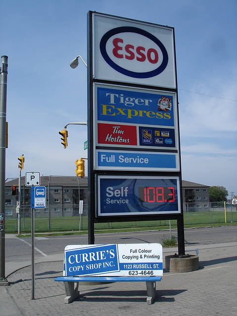 Esso Tiger Express sign /  Espace Esso.