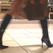 Asian Booty shopping in high-heeled boots / Jeune Dame Asiatique en bottes à talons aiguilles au centre commercial  - 14 octobre 2007