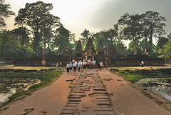 Way into the Banteay Srei complex