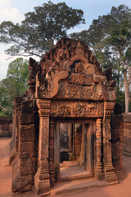 Hall building of Banteay Srei