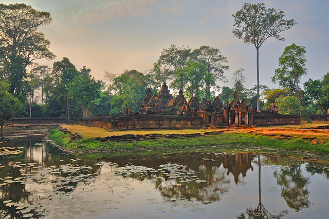 The pond and Banteay Srei