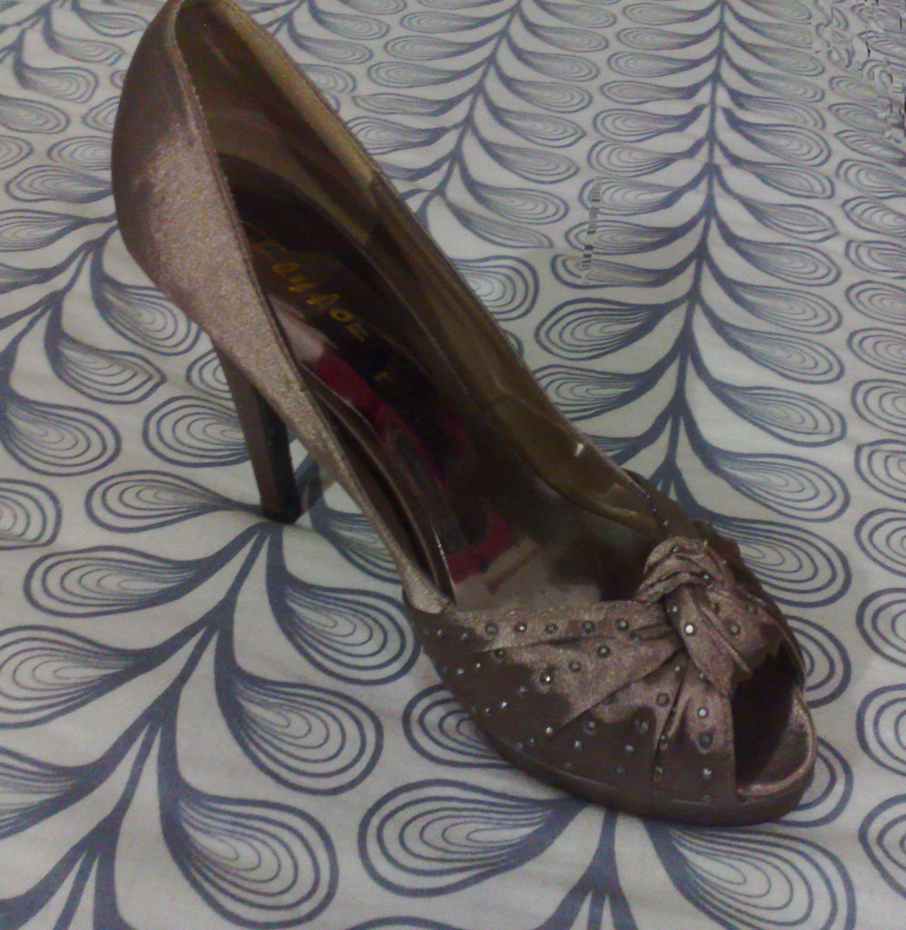 Dame / Lady Bergham - Sa chaussure à talon haut de lit / Her bed high heel shoe