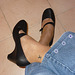 Christiane en talons hauts / In high heels - Tatouage K sur cheville / Ankle K tatoo - Photo originale  - Recadrage