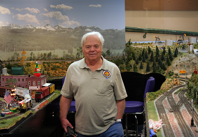 Dave at San Diego Model Railroad Museum Christmas Display (2041)